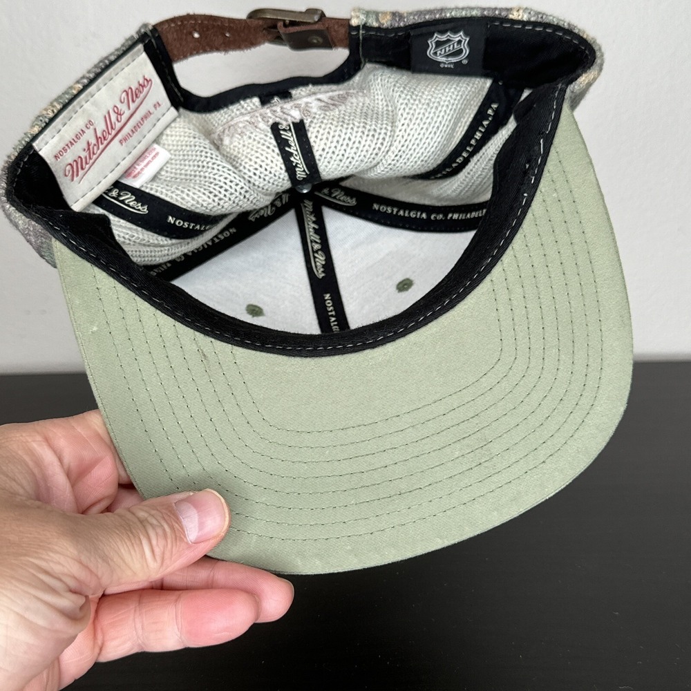 Mitchell & Ness Chicago Blackhawks Trucker Hat Leather Strapback NHL Cap - Picture 8 of 11